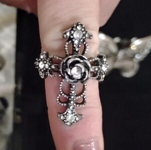 Elegant Silver Cross Ring
